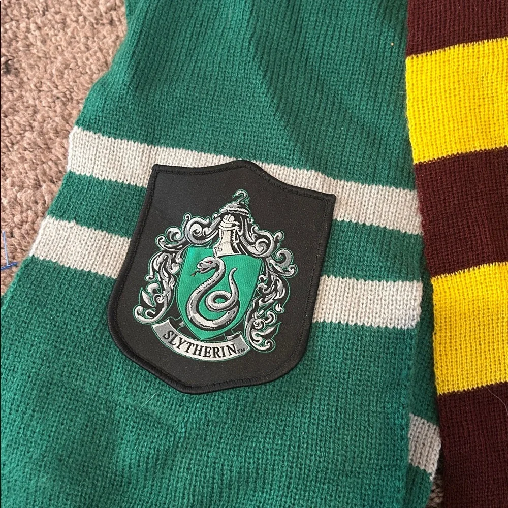Harry Potter Slytherin & Gryffindor striped scarf bundle!